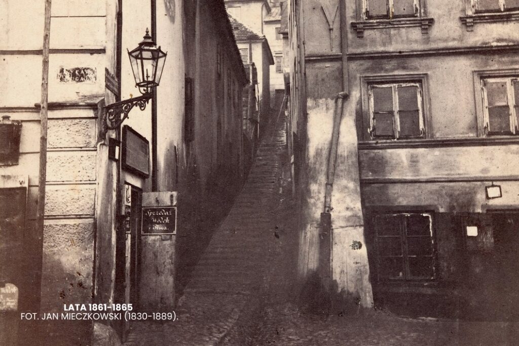 Dawne Kamienne Schodki – wygląd ulicy przed wojną, jedna z najstarszych ulic Warszawy.