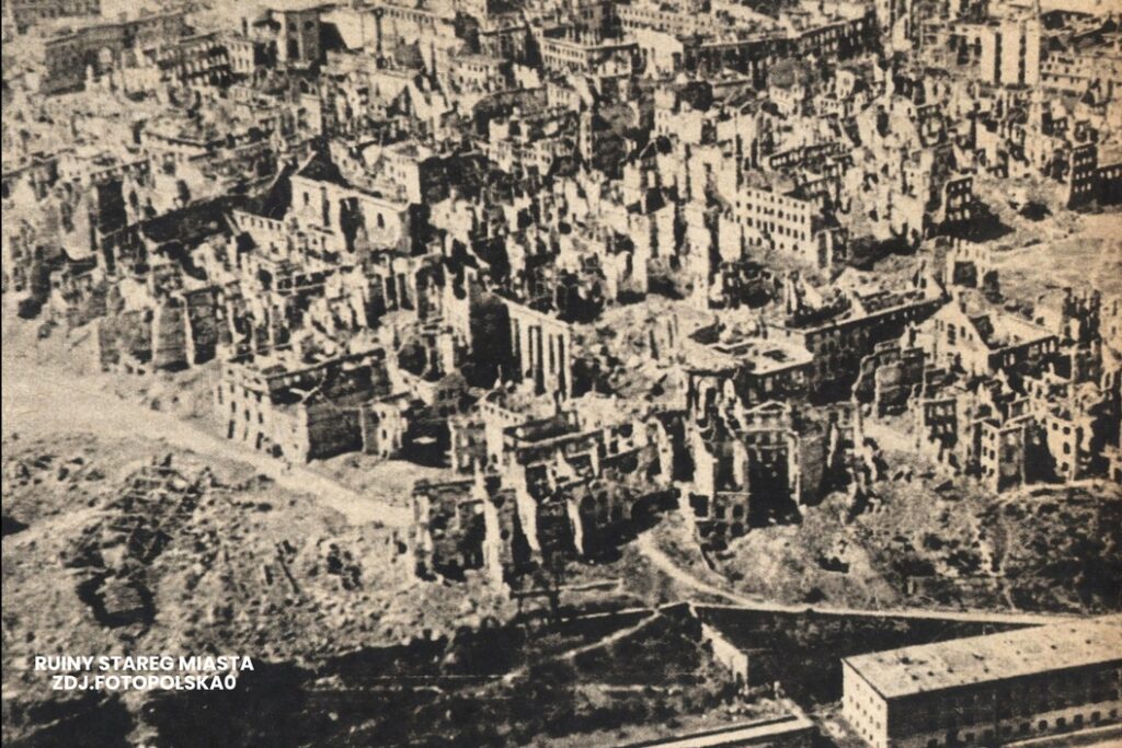 Ruiny Starego Miasta w Warszawie z lotu ptaka – 1945 rok