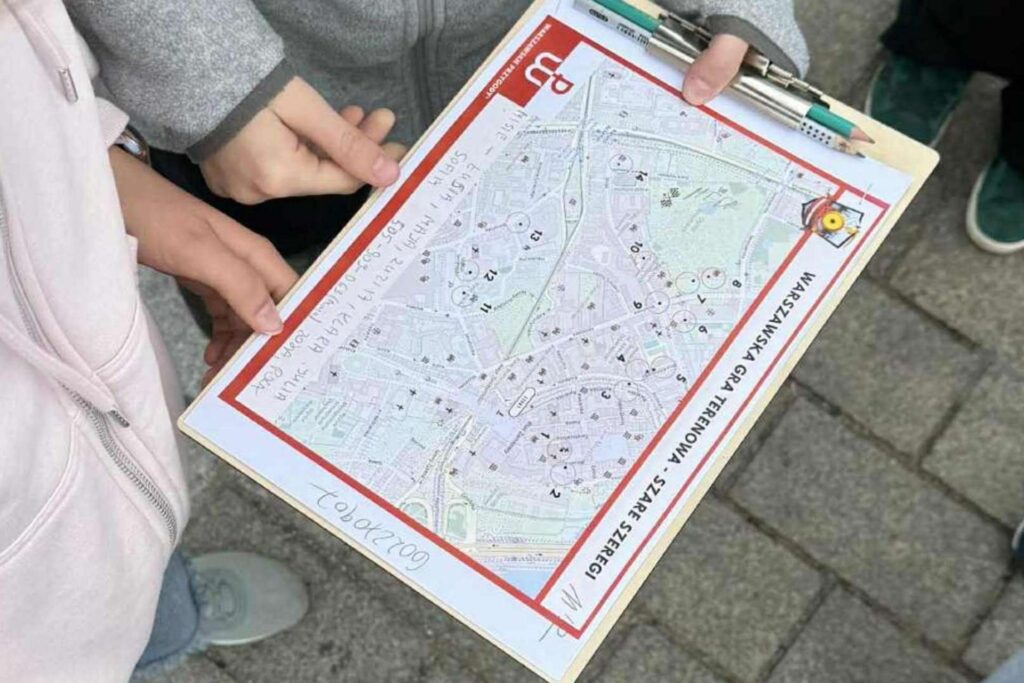 Mapa używana podczas gry miejskiej „Szare Szeregi” w Warszawie – edukacyjne zwiedzanie śladami historii. Kamienie na szaniec